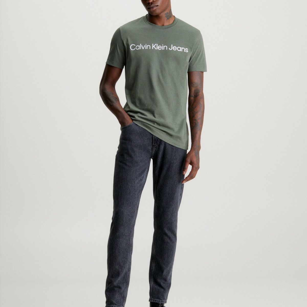 CALVIN KLEIN - Polera Institutional Logo Slim Verde Calvin Klein