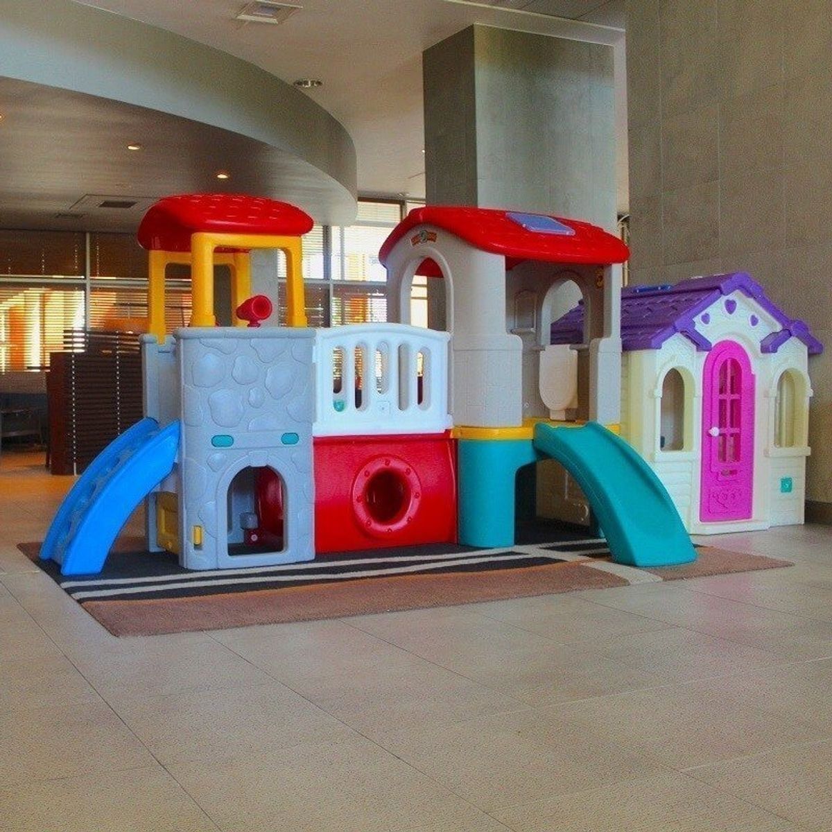 JUGUETON - Estación de Juegos Casa Club Lerado