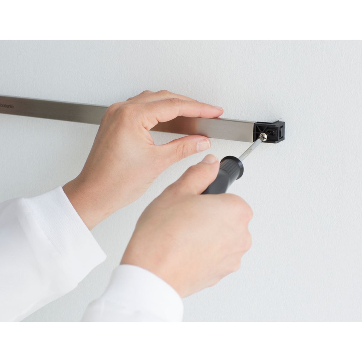 BRABANTIA - Barra pared 60 cm 7 ganchos Matt Steel BRABANTIA