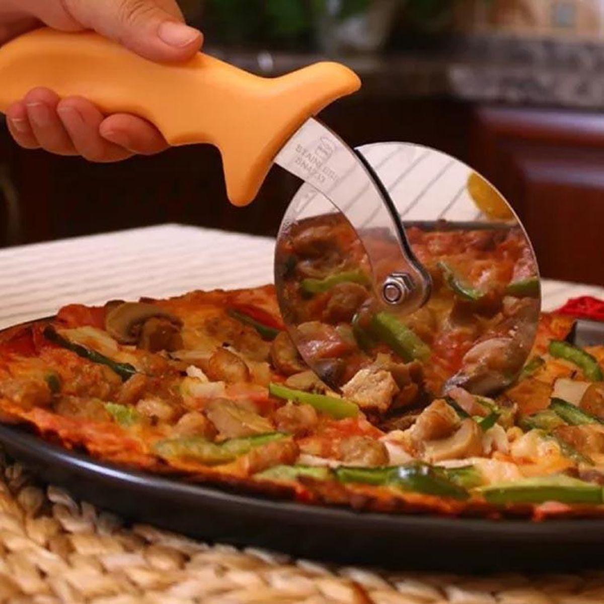 COOK IN - CORTADOR DE PIZZA 10 CM MANGO AMARILLO IMAHE