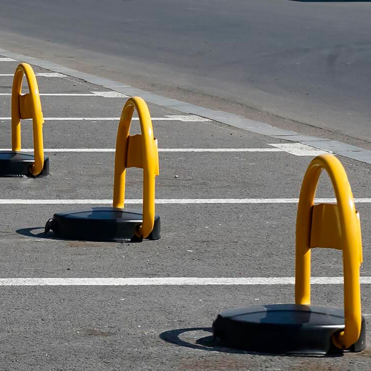 GENERICO - Protector de Estacionamiento con Control Remoto