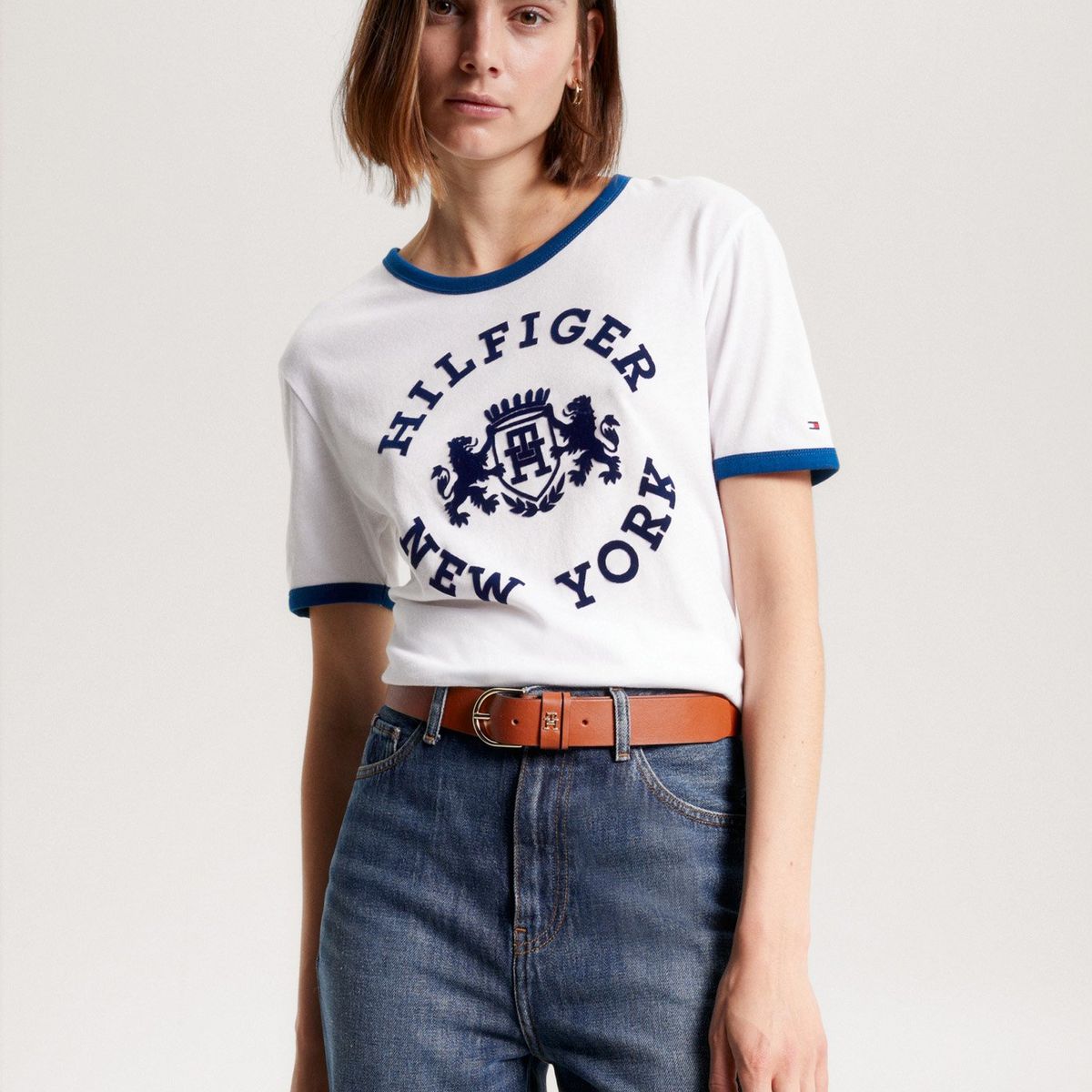 TOMMY HILFIGER - Polera Varsity Con Logo Aterciopelado Blanco Tommy Hilfiger