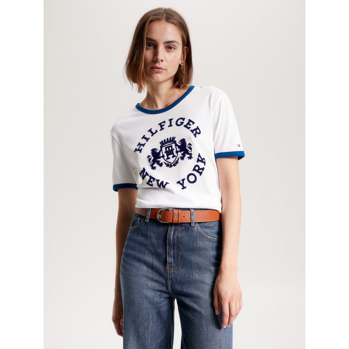 TOMMY HILFIGER - Polera Varsity Con Logo Aterciopelado Blanco Tommy Hilfiger