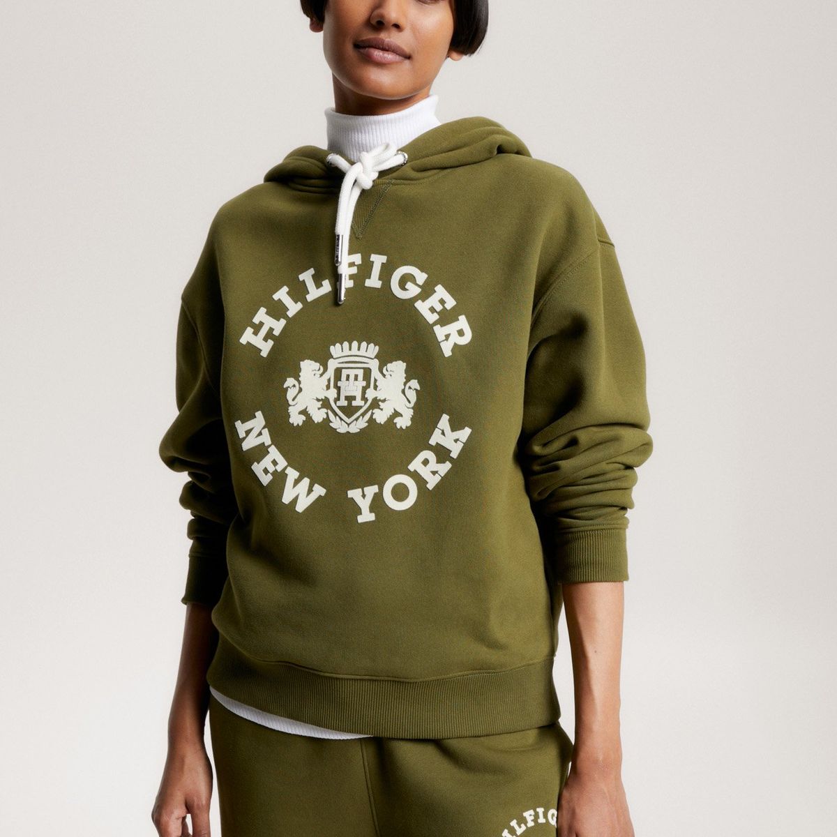 TOMMY HILFIGER - Polerón Hoodie Con Logo Varsity Verde Tommy Hilfiger