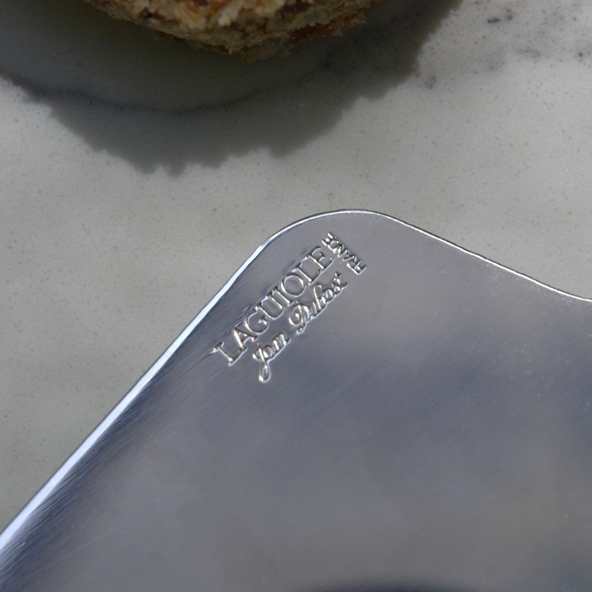 LAGUIOLE - Espátula rosado fruity para torta - Sin caja