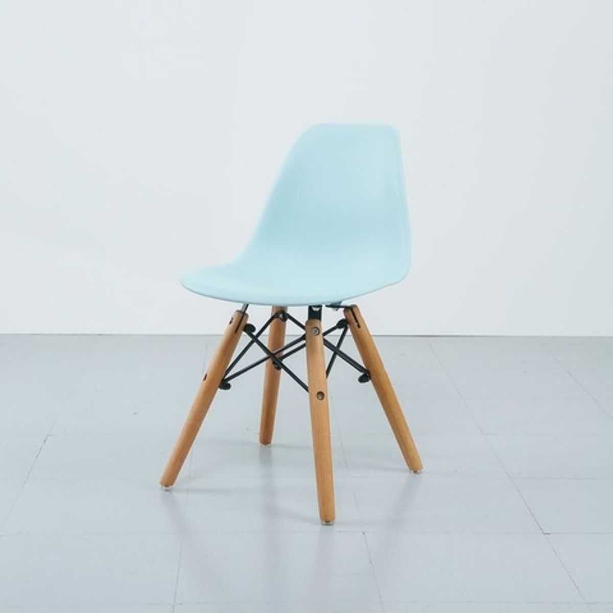 MOAD - Silla Eames Kids Celeste