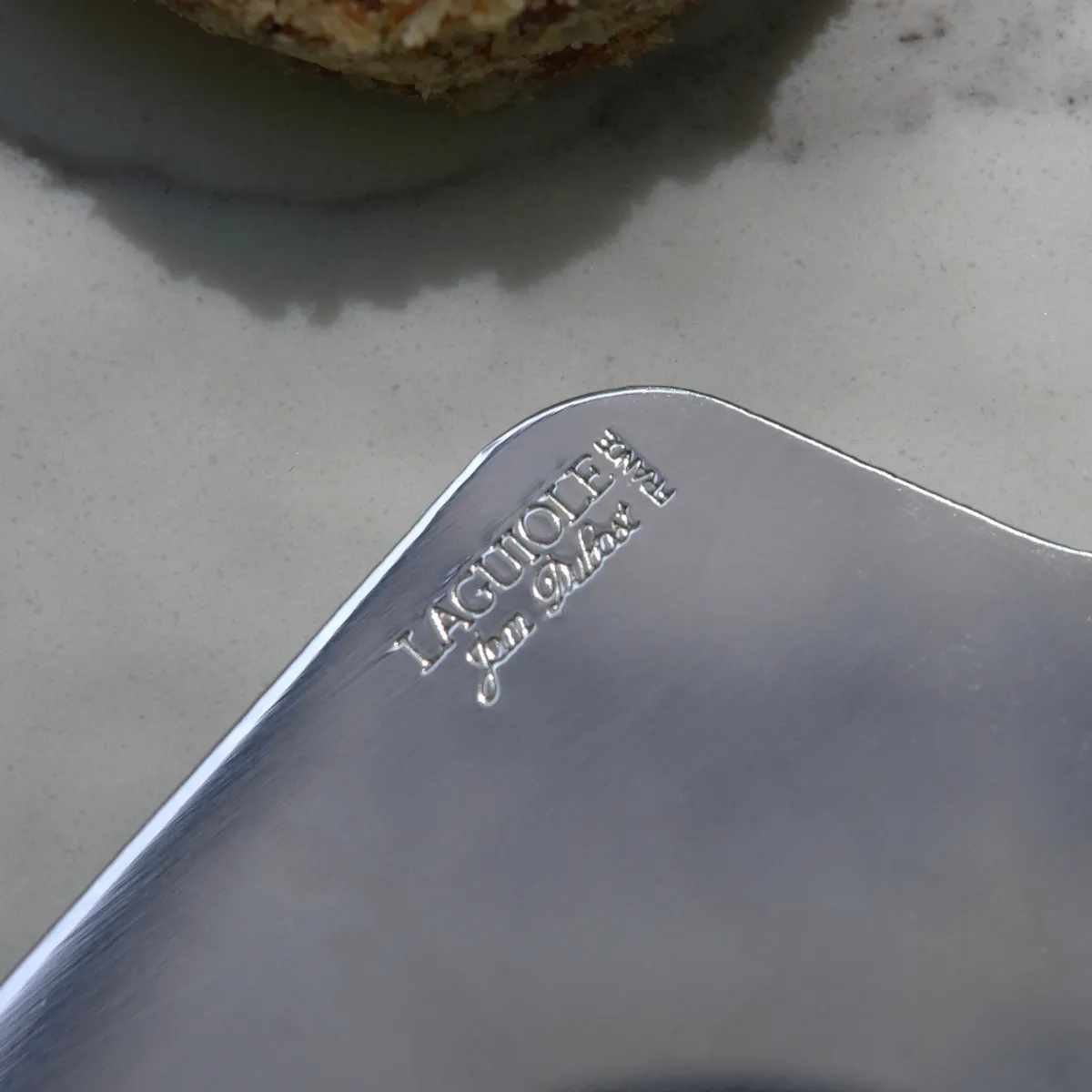 LAGUIOLE - Espátula morado fruity para torta - Sin caja