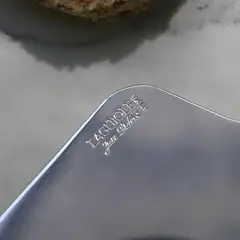 LAGUIOLE - Espátula morado fruity para torta - Sin caja