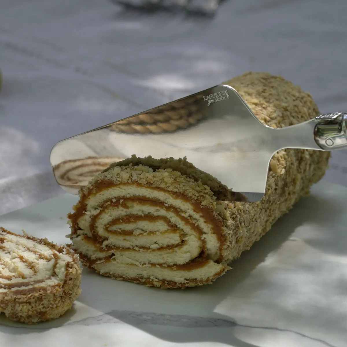 LAGUIOLE - Espátula morado fruity para torta - Sin caja