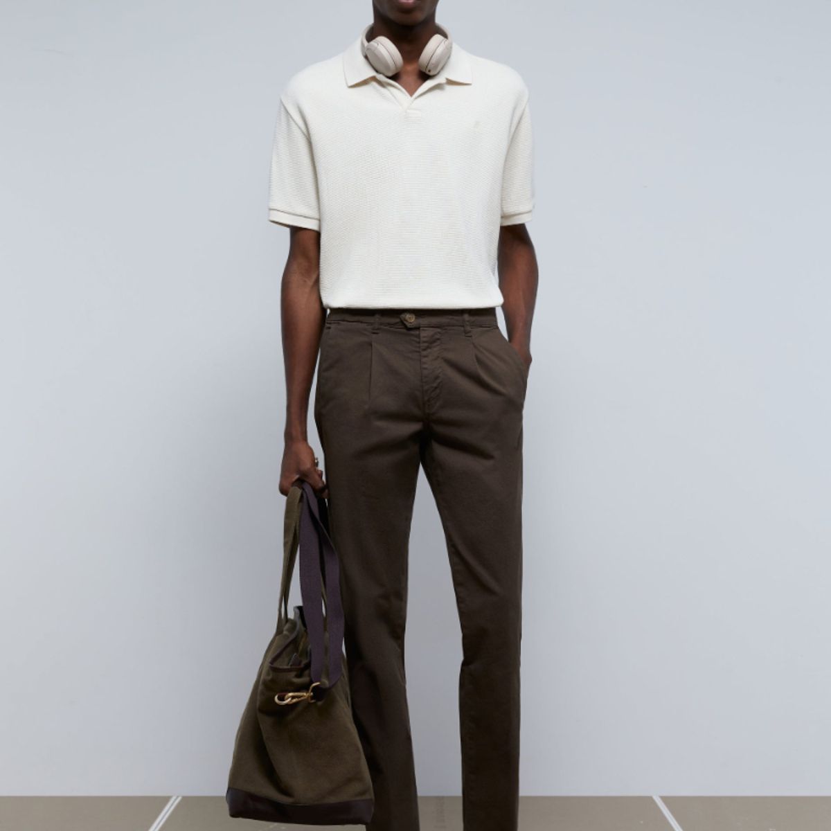 SCALPERS - Pantalón Chino Pinzas Brown