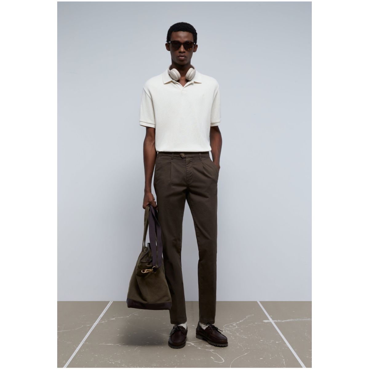 SCALPERS - Pantalón Chino Pinzas Brown