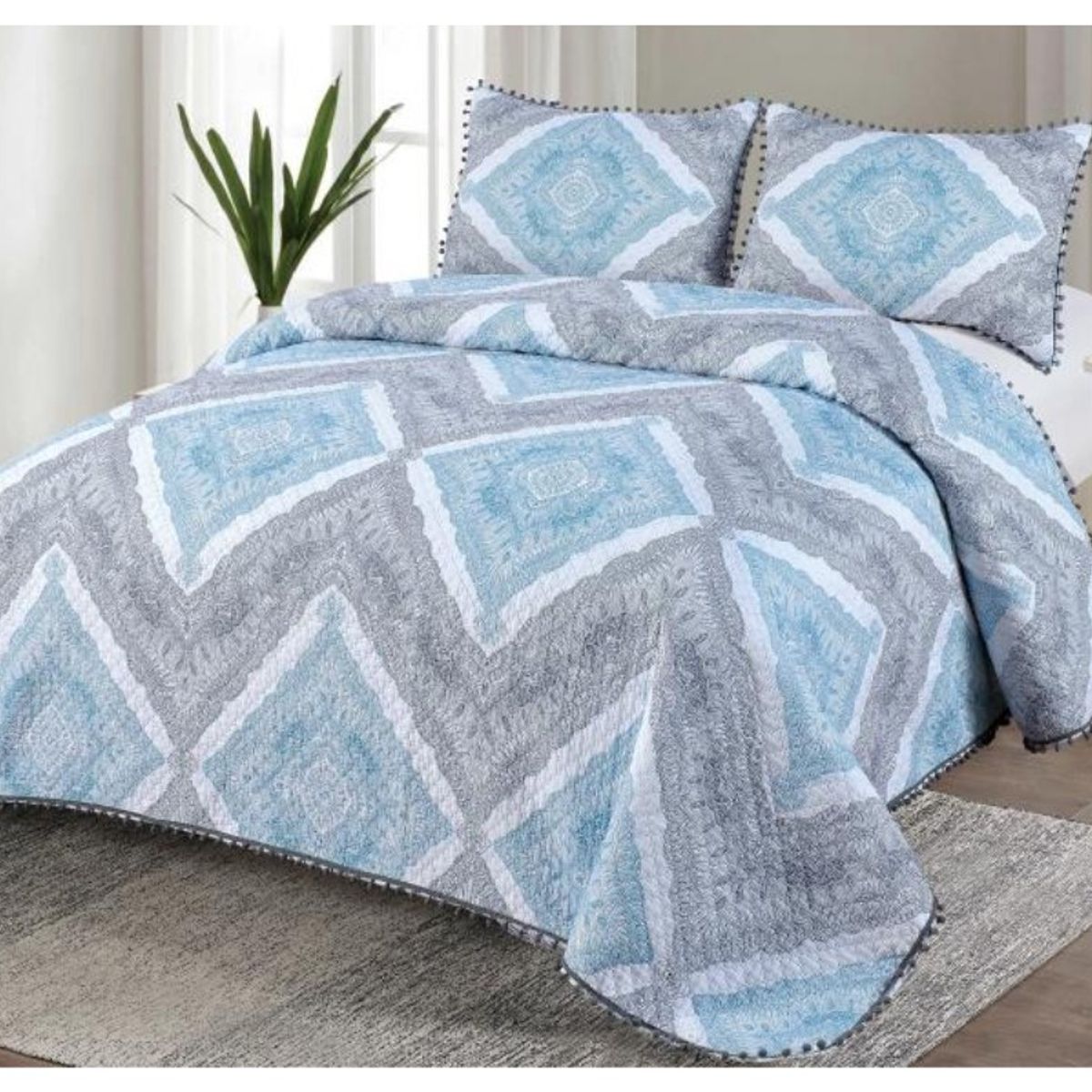 COMPRAPO - Cubrecama Quilt Hippie Chic Gris Cielo Pompones 2 Plazas + 2 Fundas