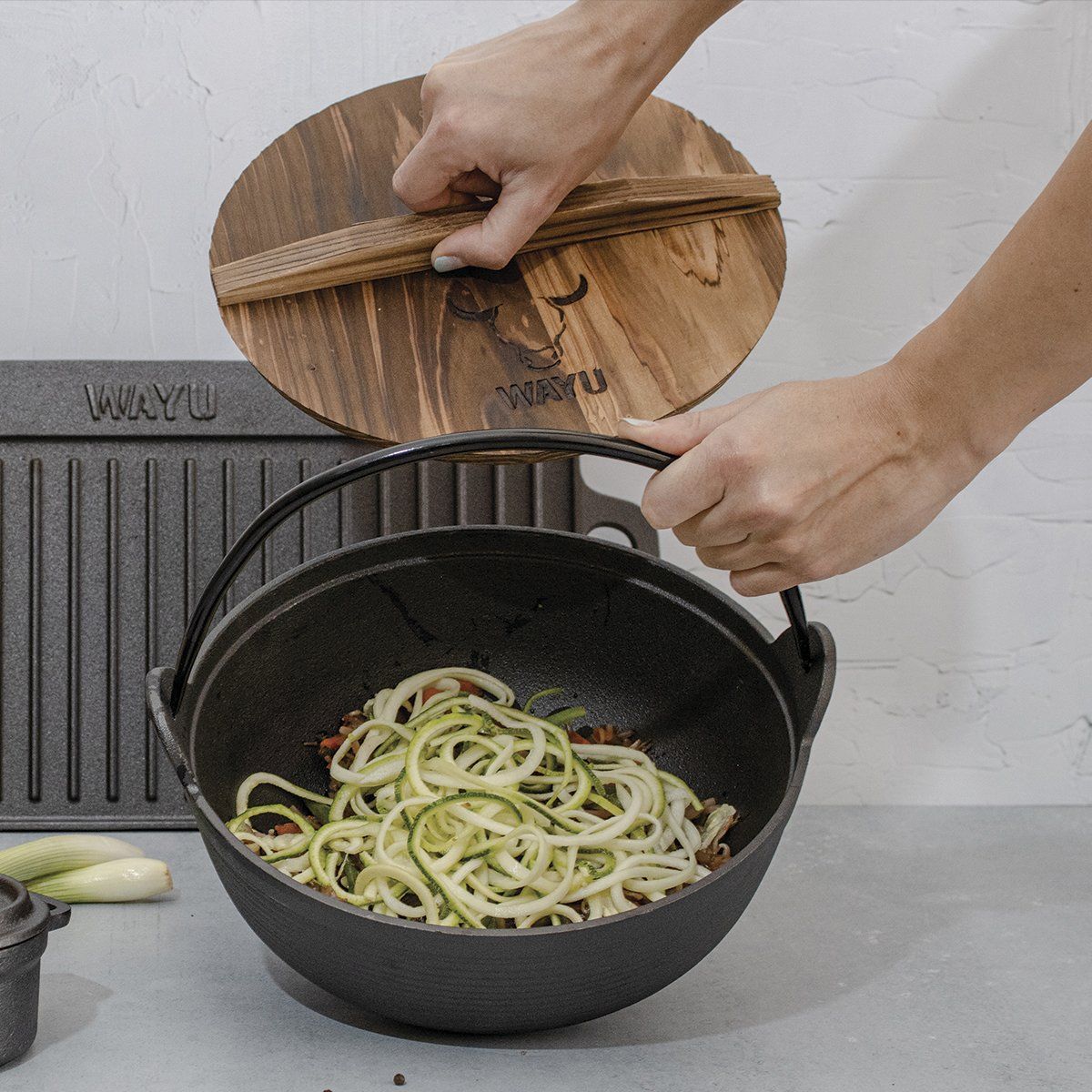 WAYU - Olla Con Tapa De Madera Wayu Iron Cast