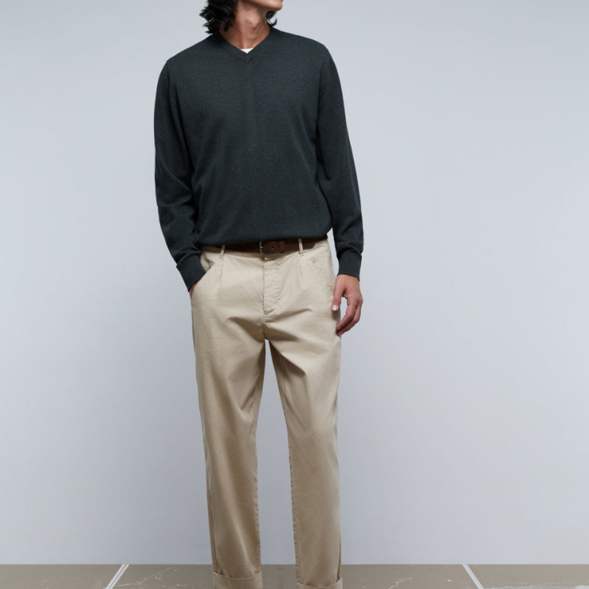 SCALPERS - Sweater Cuello Pico Calavera Dark Khaki