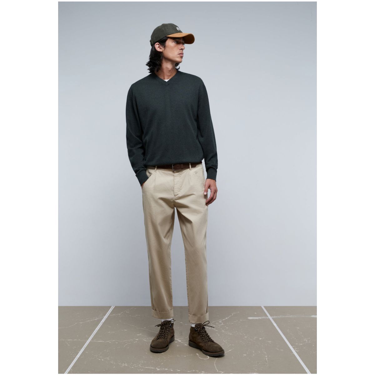 SCALPERS - Sweater Cuello Pico Calavera Dark Khaki