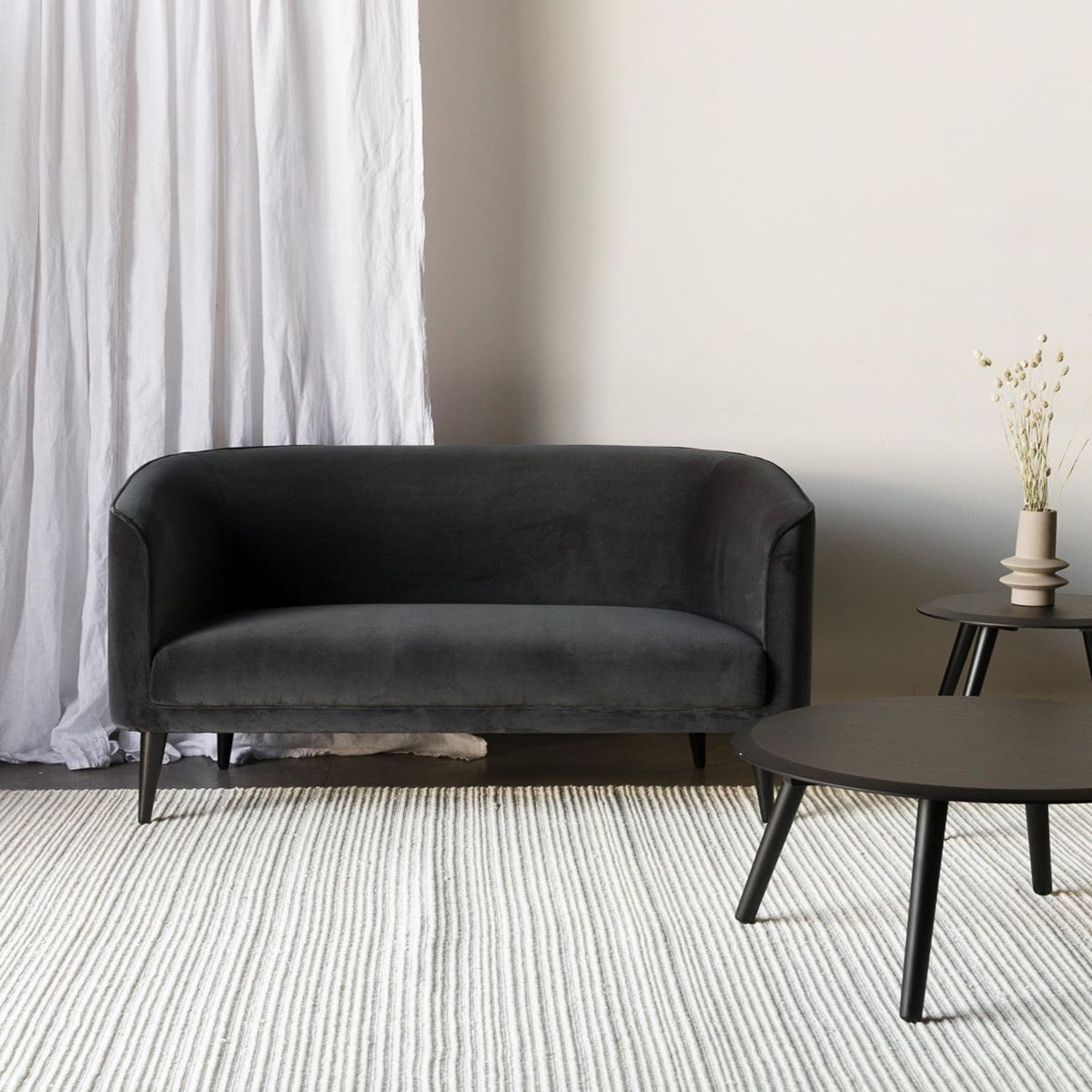 AMOBLE - Sofa Facundo Velvet Gris Amoblé