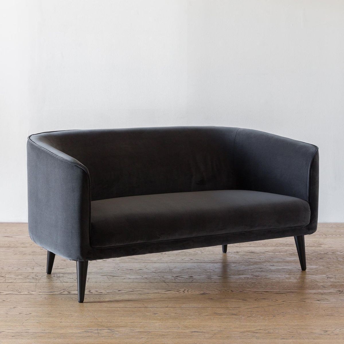 AMOBLE - Sofa Facundo Velvet Gris Amoblé