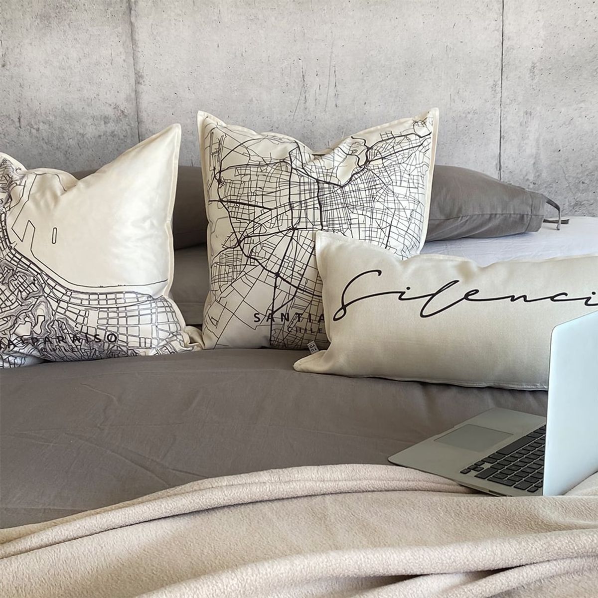 TUYO PRINT - Cojín Silencio - 70x35 cm - Tuyo Print