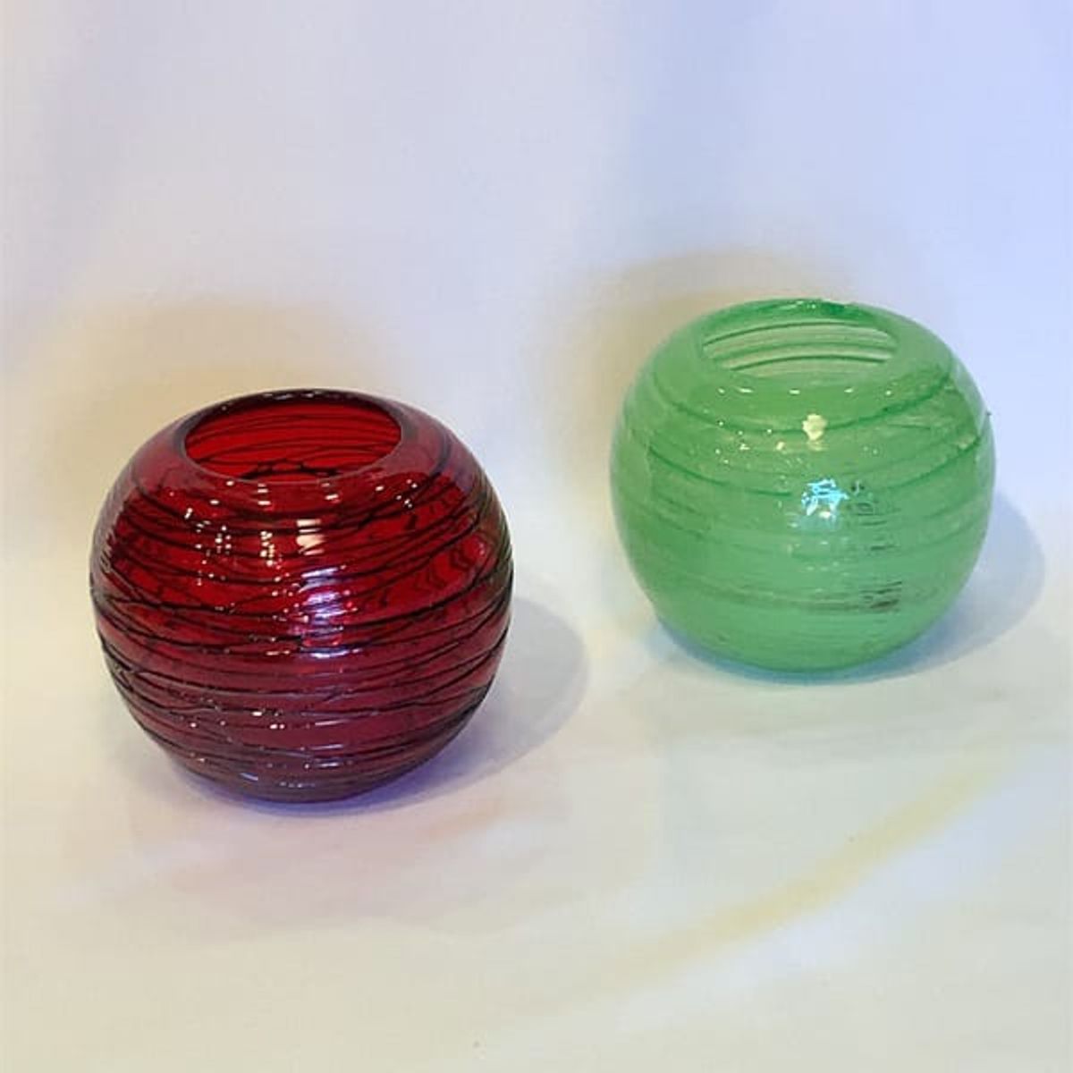 GENERICO - JARRON REDONDO DE VIDRIO COLOR VERDE