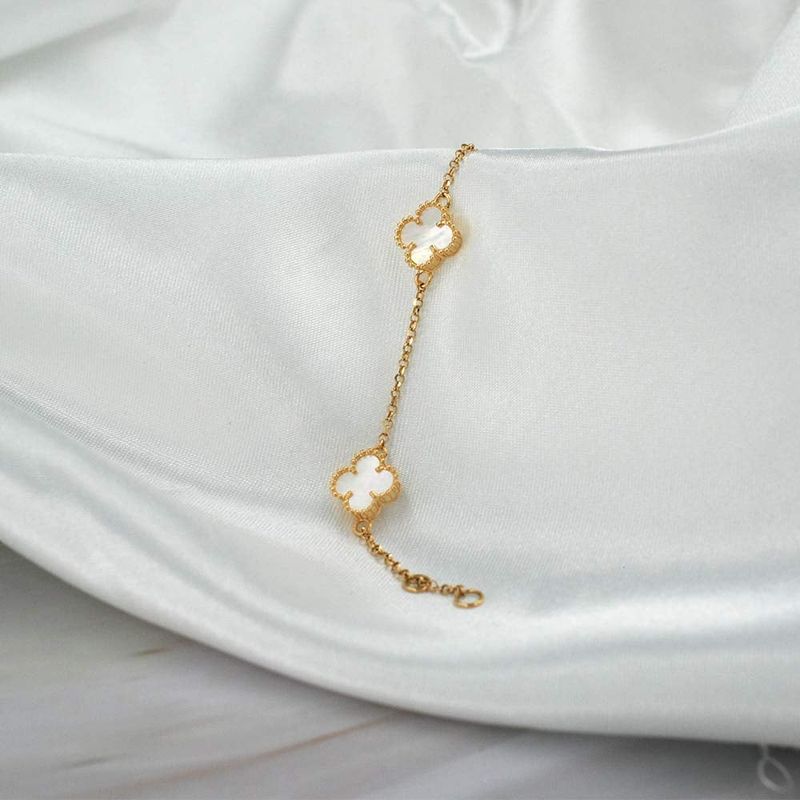 ELLA JOYAS - Pulsera Trébol Nacar Oro 18k