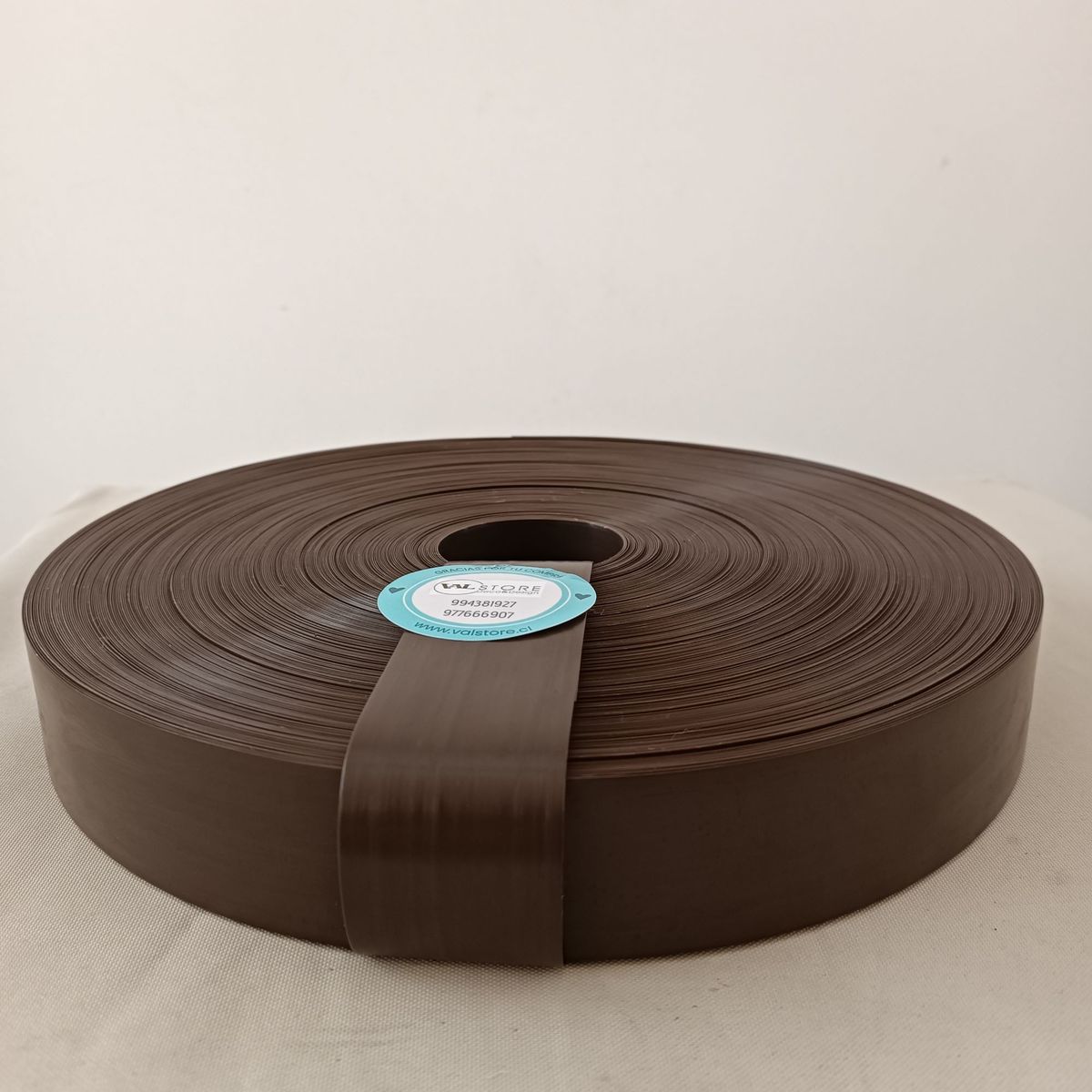 VALSTORE DECO Y DESIGN - Pack Cinta Cubre Cerco Café Para 12 M2 Incluye Broches