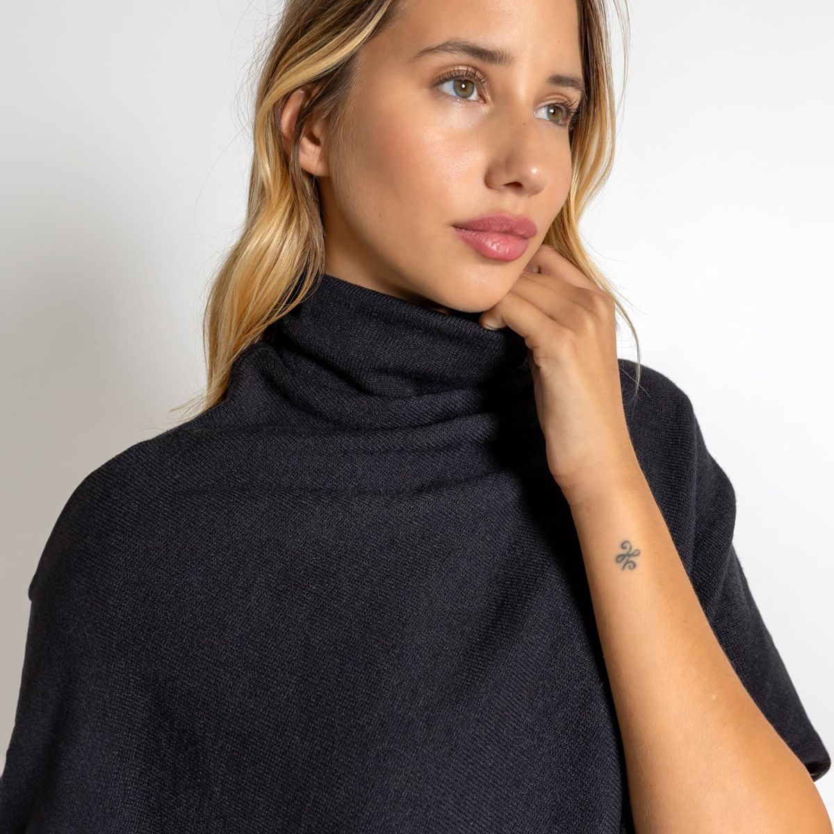 LOUNGE - Capa Asimétrica Talla Única Beige LOUNGE