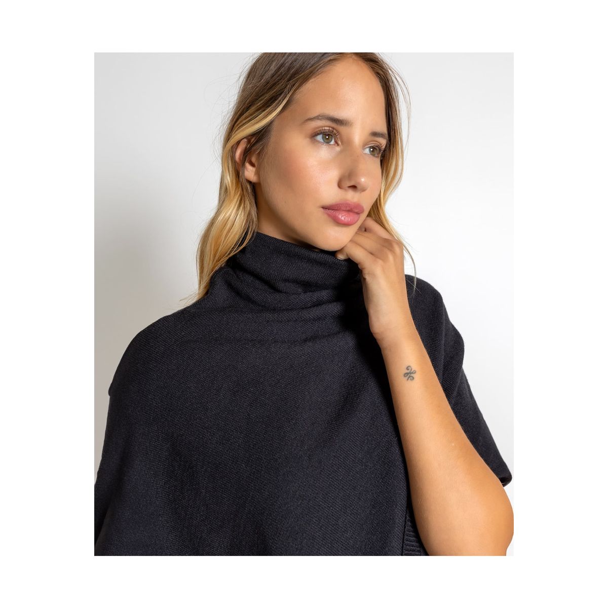 LOUNGE - Capa Asimétrica Talla Única Beige LOUNGE