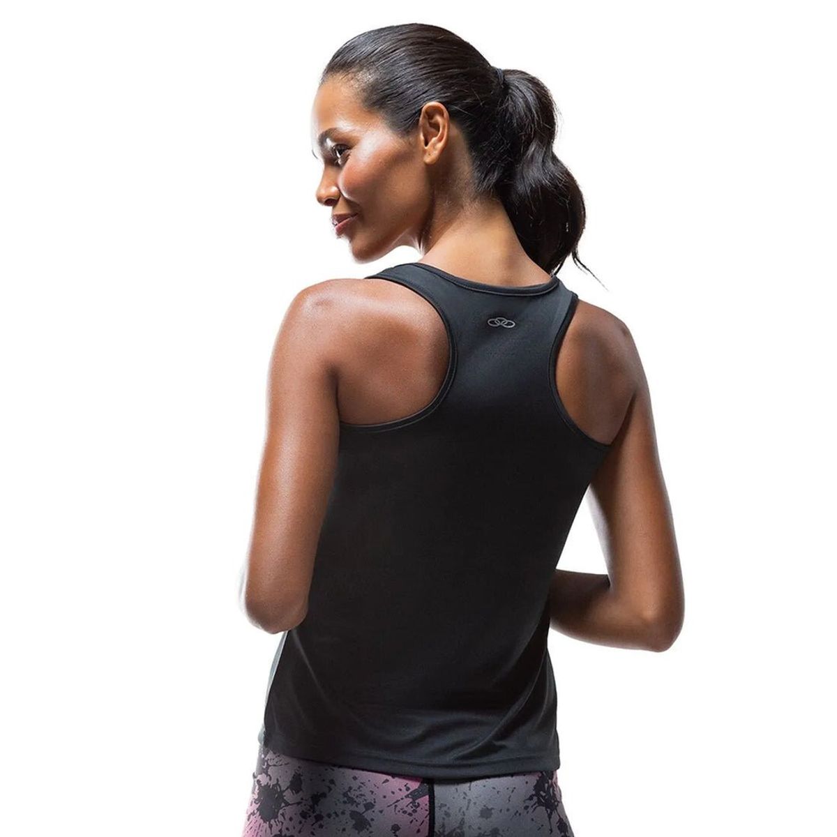 OLYMPIKUS - POLERA SIN MANGAS ESSENTIAL NEGRA