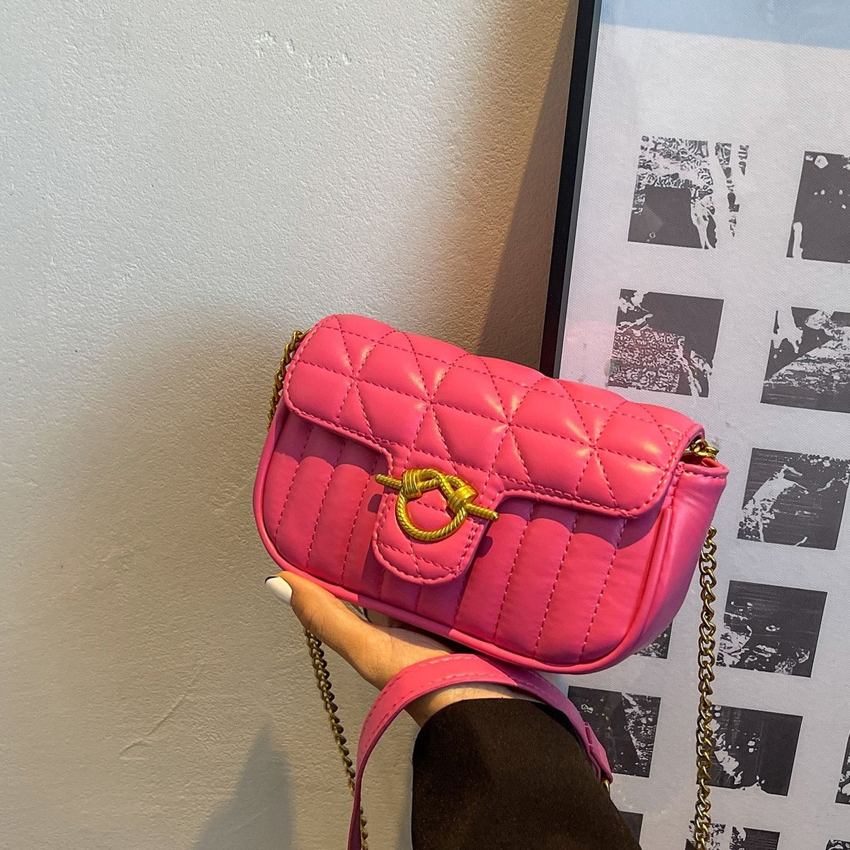 VATYERTY - Bolsa cuadrada mini neón rosado guateado con solapa