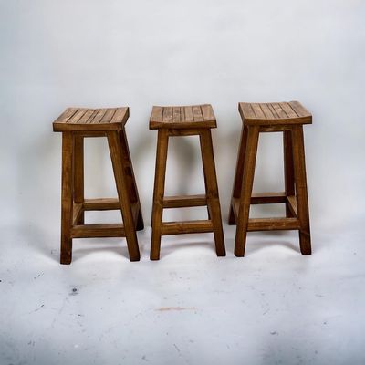 Imagen 2 del producto TABURETE RUSTICO EN MADERA COLOR NOGAL 65X30X30