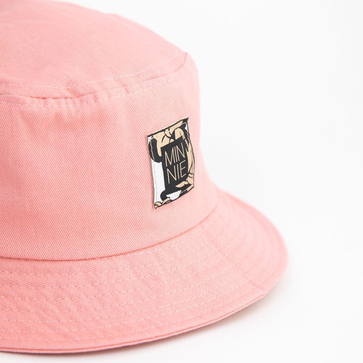 DISNEY - Gorro Mujer Minnie Cuadrado Rosado Disney