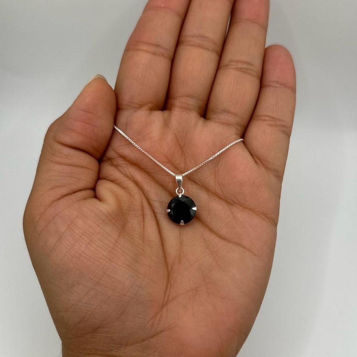 GENERICO - Collar Punto Luz Grande Negro Ónix  Plata Ley 925 + Caja