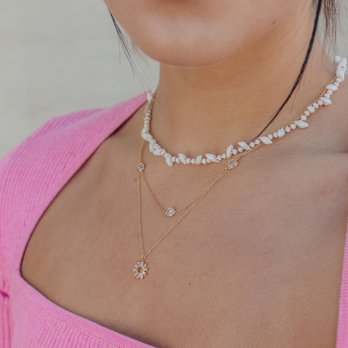 ZAZU - Collar Irregular Blanco y Dorado