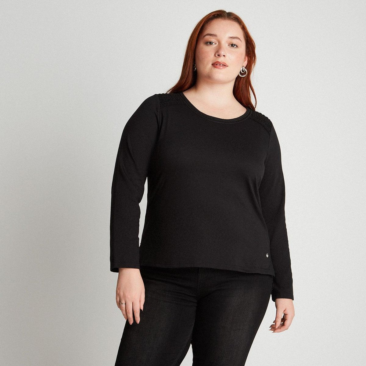 CURVI - Polera Manga Larga Con Aplicación de Macramé Negra