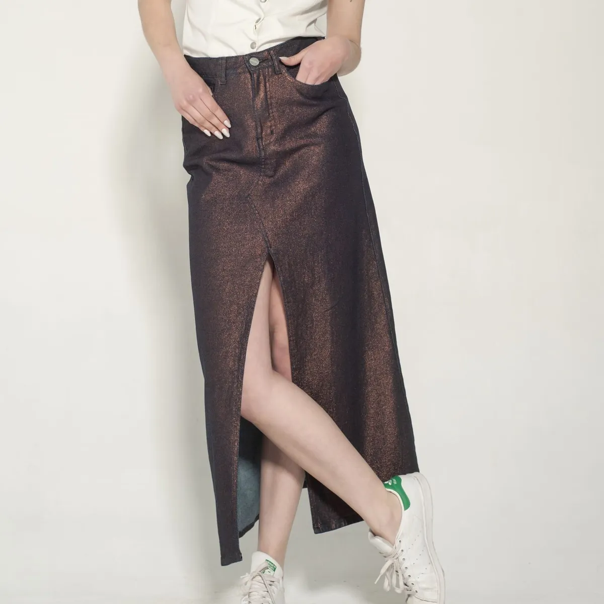 MOMCHIC - Falda Evase Larga Metalizada Cobre