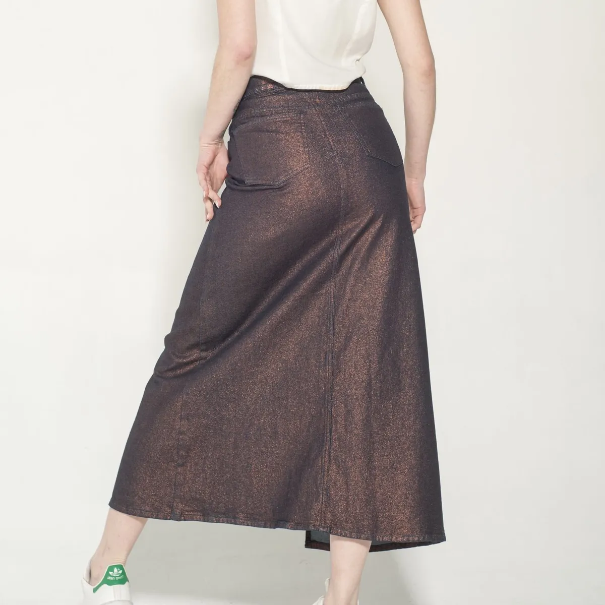 MOMCHIC - Falda Evase Larga Metalizada Cobre