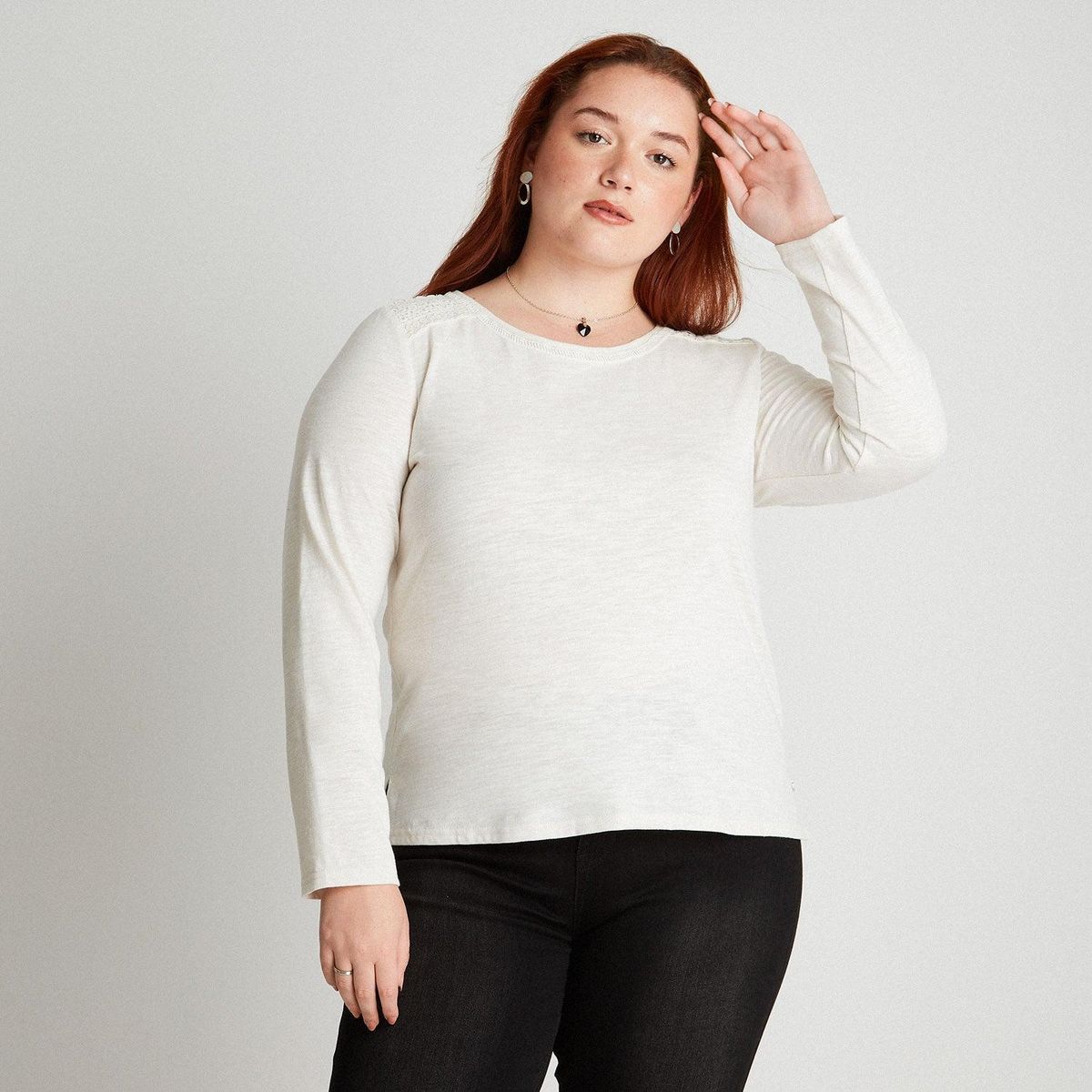 CURVI - Polera Manga Larga Con Aplicación De Macramé Crudo Mujer Curvi