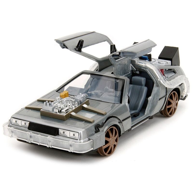 GENERICO - JADA 34996 1-24 BTTF PART III A TIME MACHINE W LIGHT ( RAIL