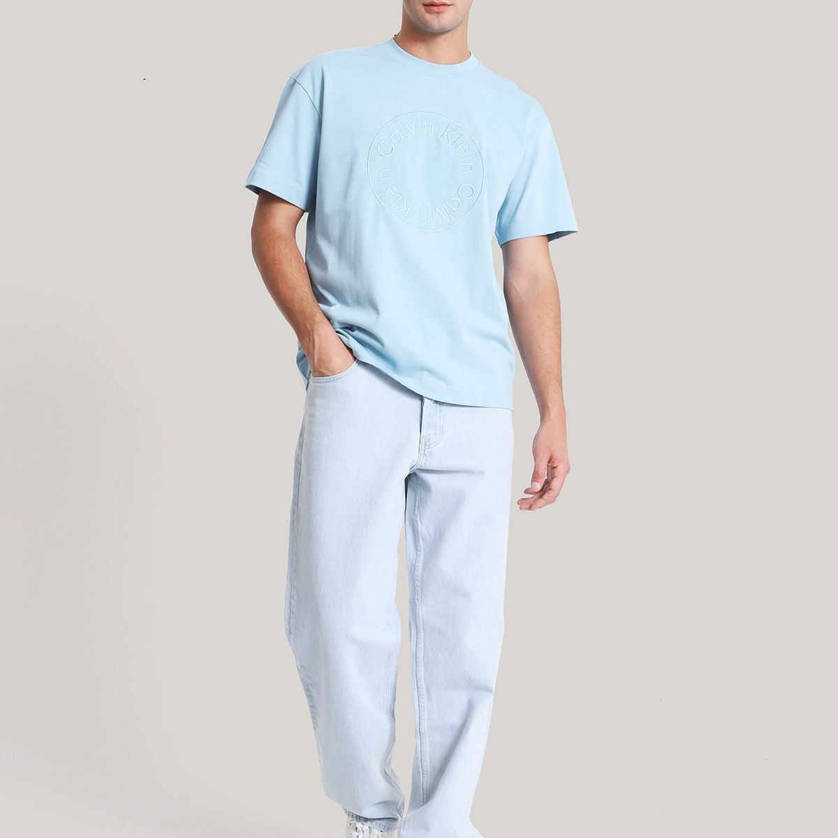 CALVIN KLEIN - Polera Embroidered Emblem Celeste Calvin Klein