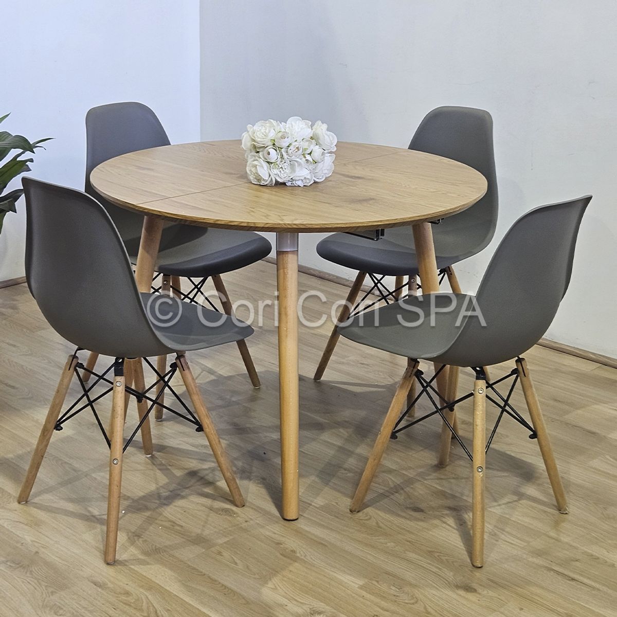 CORI CORI - Comedor Mesa Expandible (100-140-180CMS) + 4 Sillas Eames Gris