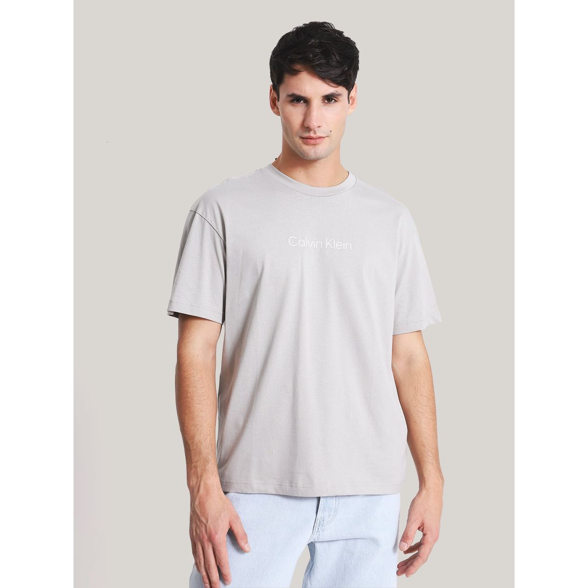 CALVIN KLEIN - Polera Hero Logo Comfort  Gris Calvin Klein