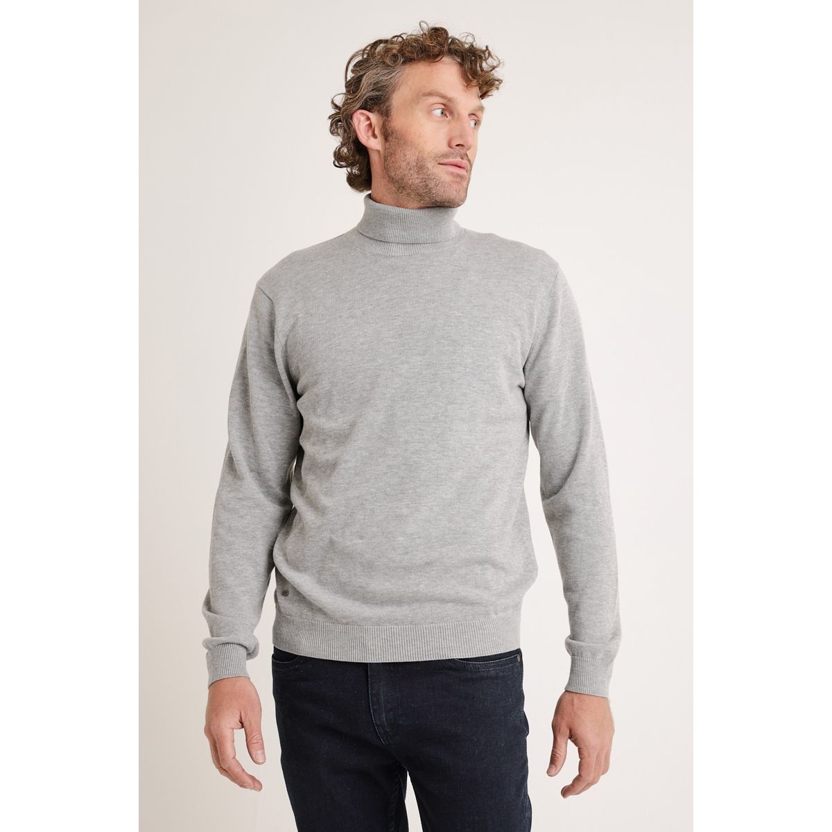 TRIAL - Sweater hombre cuello alto gris