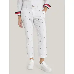 TOMMY HILFIGER - PANTALÓN CHINO ESTAMPADO CON LOGOS BLANCO