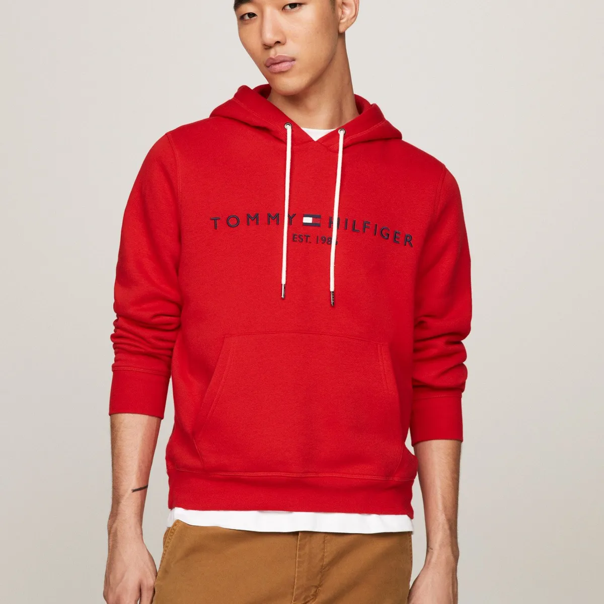 TOMMY HILFIGER - Polerón Hoodie Established 1985 Logo Rojo Tommy Hilfiger