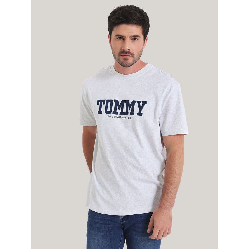 TOMMY HILFIGER - POLERA CON LOGO EN ESPALDA Y PECHO GRIS TOMMY JEANS