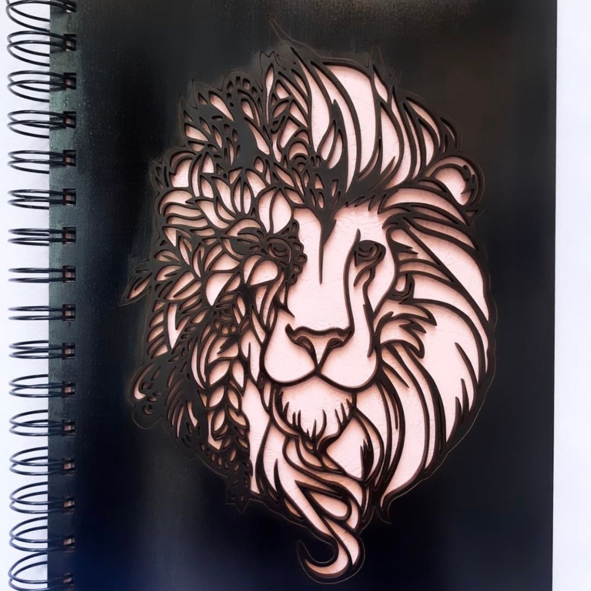 GENERICO - Cuaderno León Geométrico con tapa de madera negro