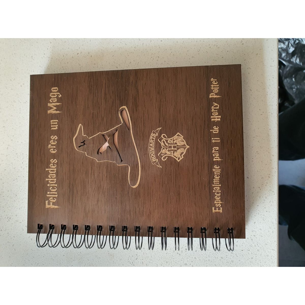 GENERICO - Cuaderno Sombrero HP con tapa de madera café