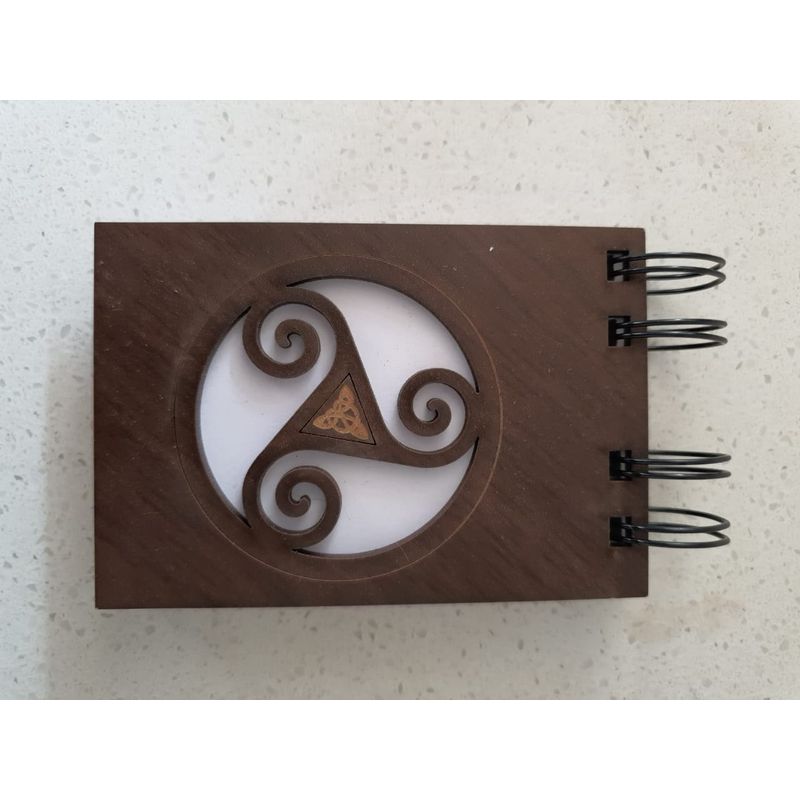 GENERICO - Croquera chica Trisquel con tapa de madera café
