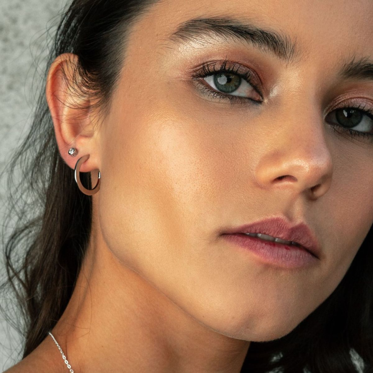 BOAZ JOYAS - ARGOLLAS AILA 20MM BAÑADAS EN ORO BLANCO