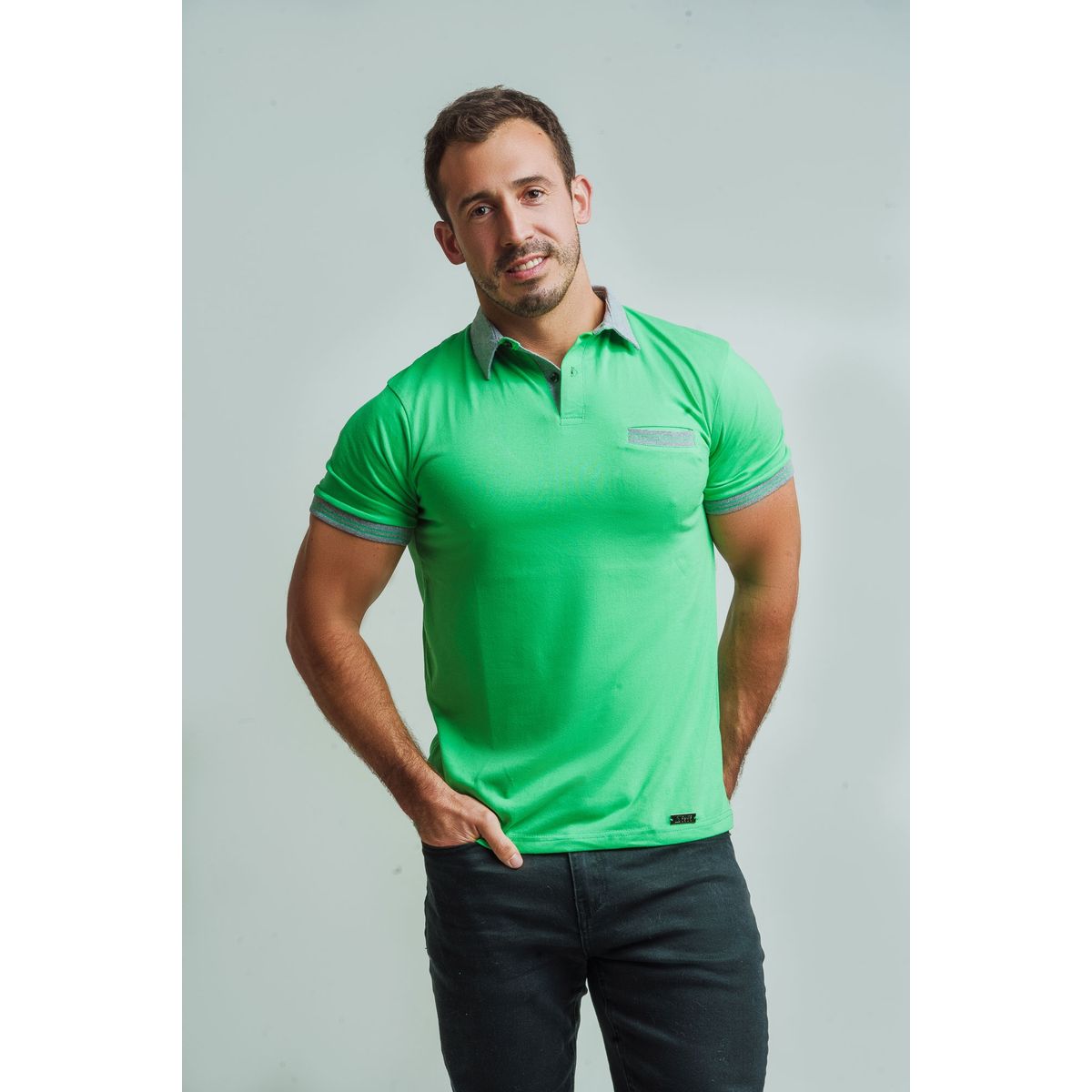 SUITE 1503 MEN'S BRAND EXPERIENCE - Polera Cuello V Manga Corta Verde Algodón Hombre SUITE1503 Mens Brand Experience